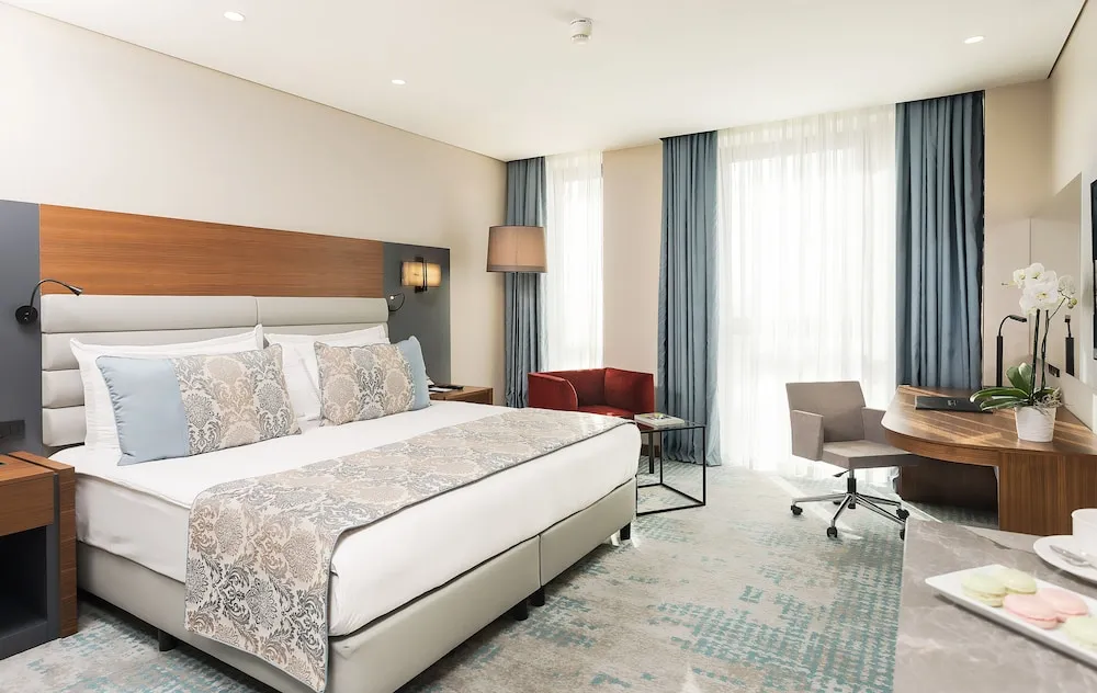 Superior Room King Pool View