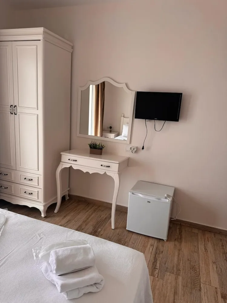 Standard Tek Büyük Yataklı Oda, Bahçe Manzaralı