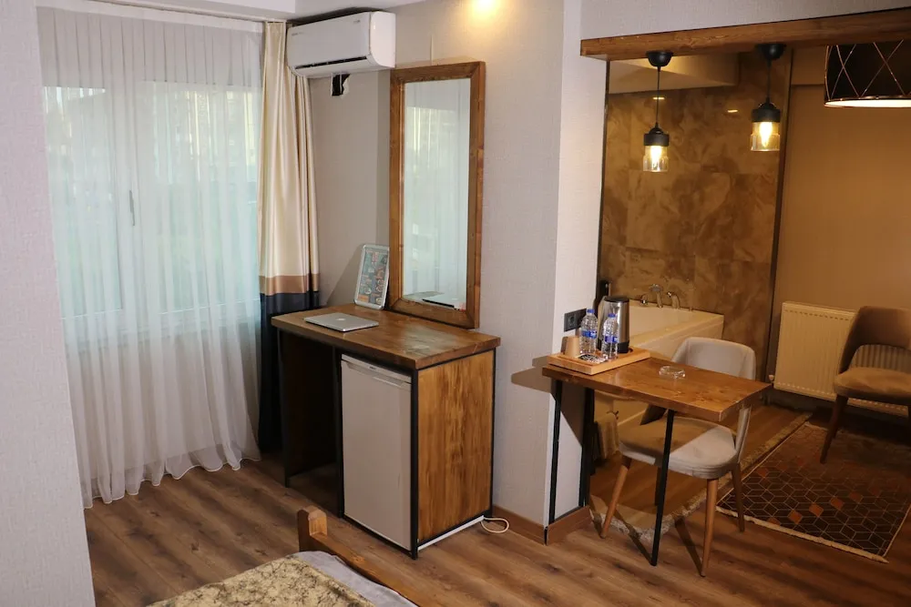 Deluxe Stüdyo Süit, Sigara İçilebilir