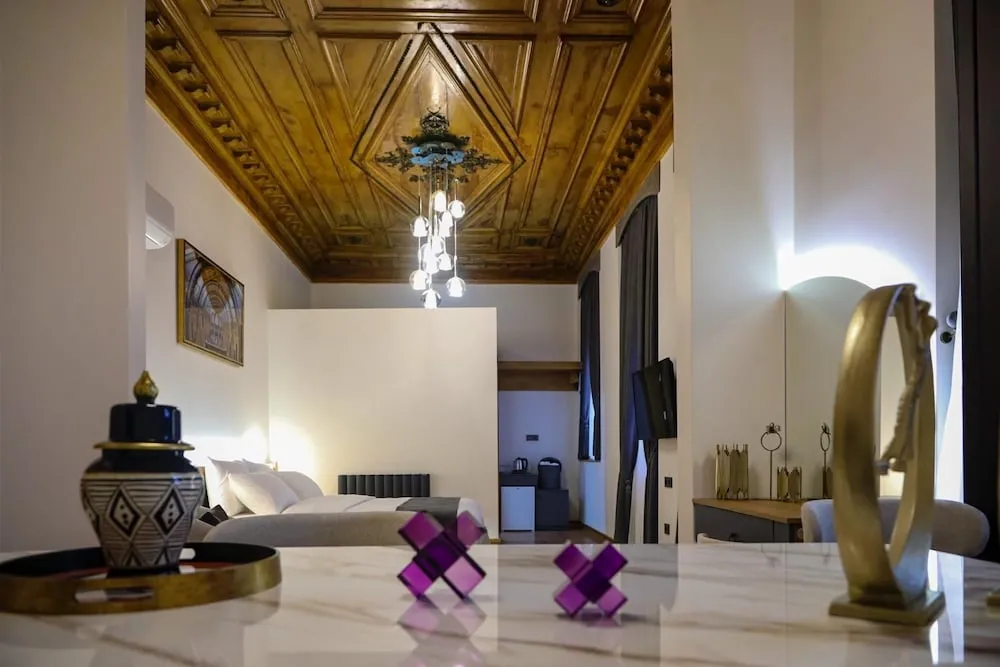 Royal Oda, 1 Büyük (Queen) Boy Yatak ve Çekyat, Balkon, Şehir Manzaralı