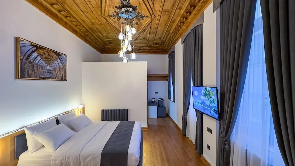 Royal Oda, 1 Büyük (Queen) Boy Yatak ve Çekyat, Balkon, Şehir Manzaralı