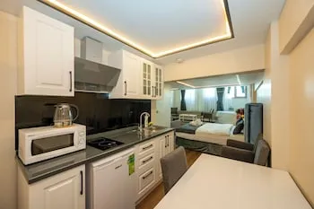 Aiza Suites