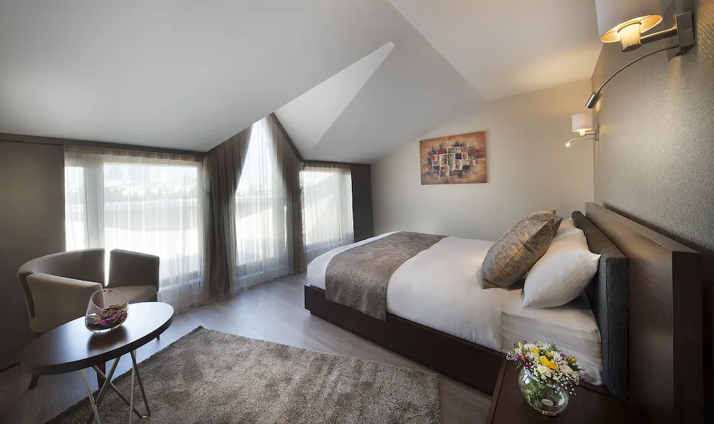Terrace City Suite