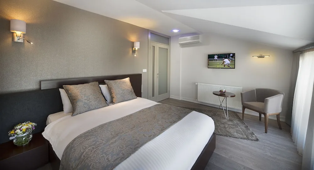 Terrace City Suite