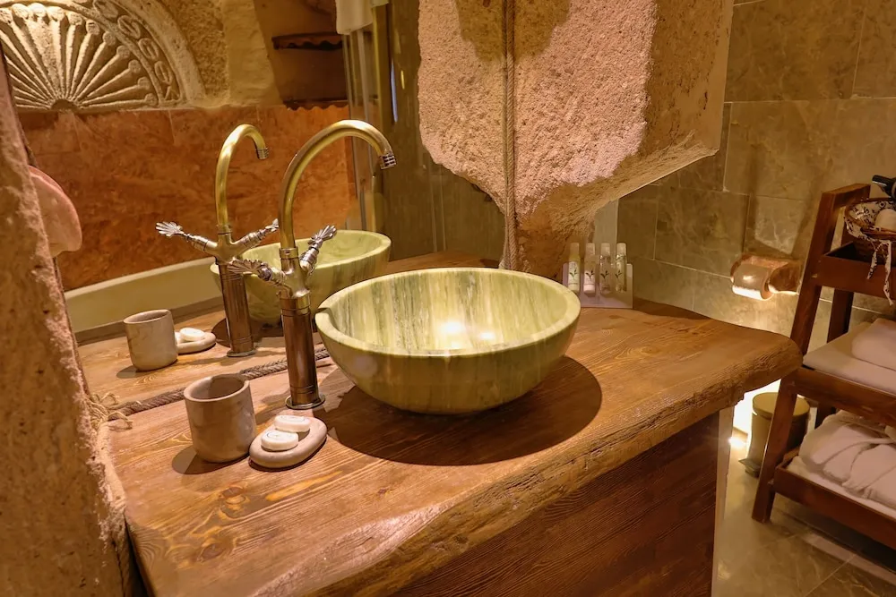 Deluxe Suite with Chimney