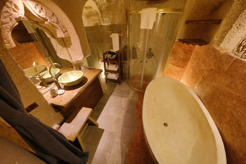 Deluxe Suite with Chimney