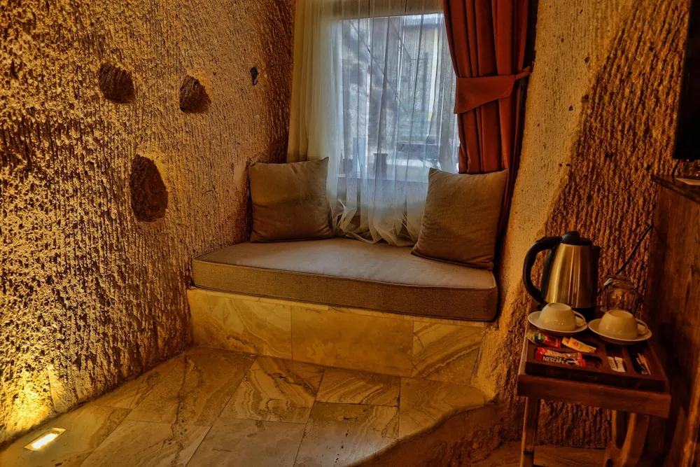 Honeymoon King Suite