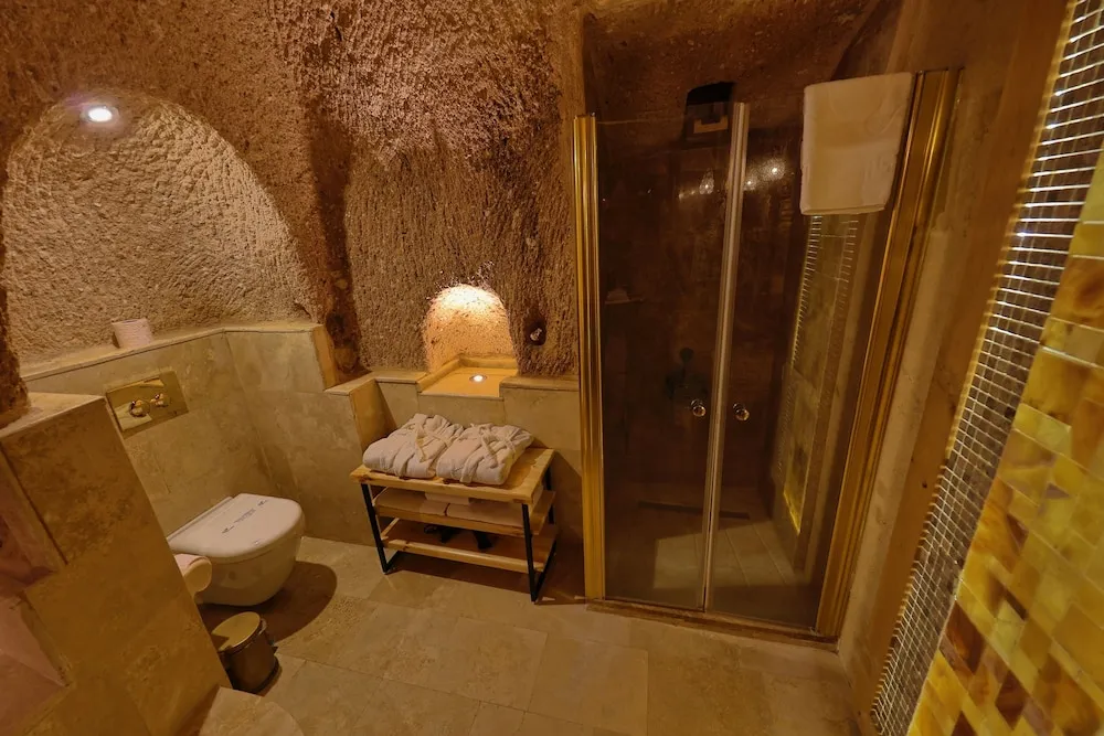 Honeymoon King Suite