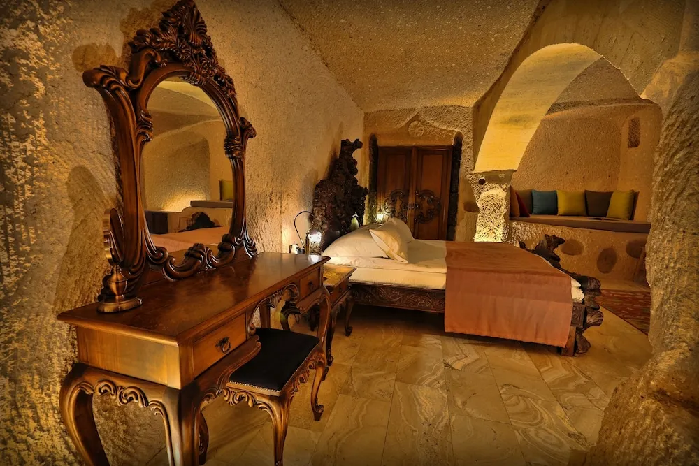 Honeymoon King Suite