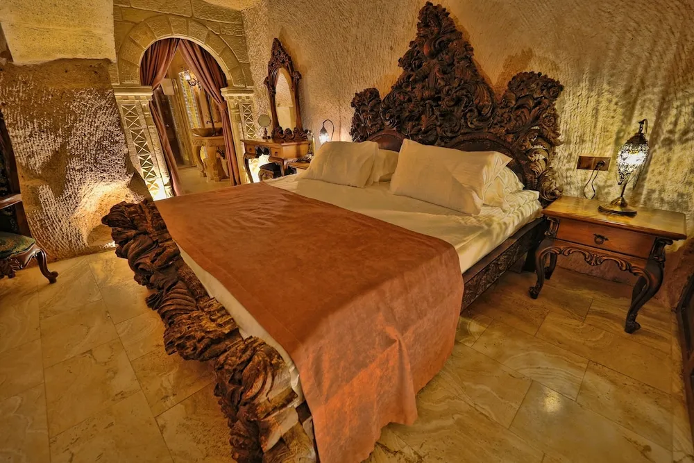 Honeymoon King Suite