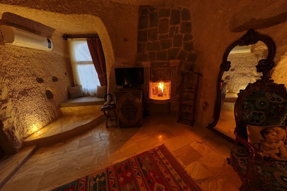 Honeymoon King Suite