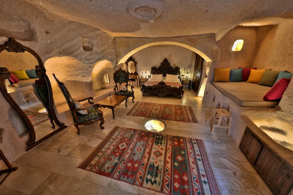 Honeymoon King Suite