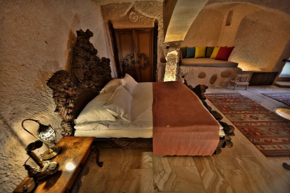 Honeymoon King Suite