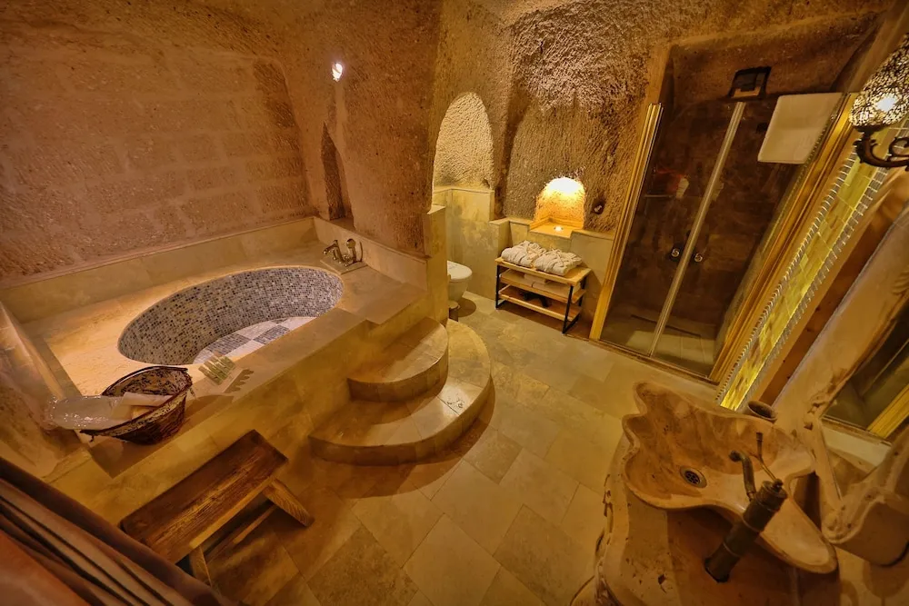 Honeymoon King Suite