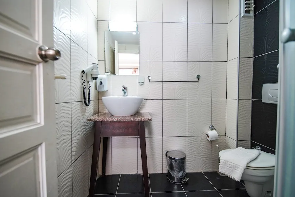 Standard Üç Kişilik Oda, Tepe Manzaralı