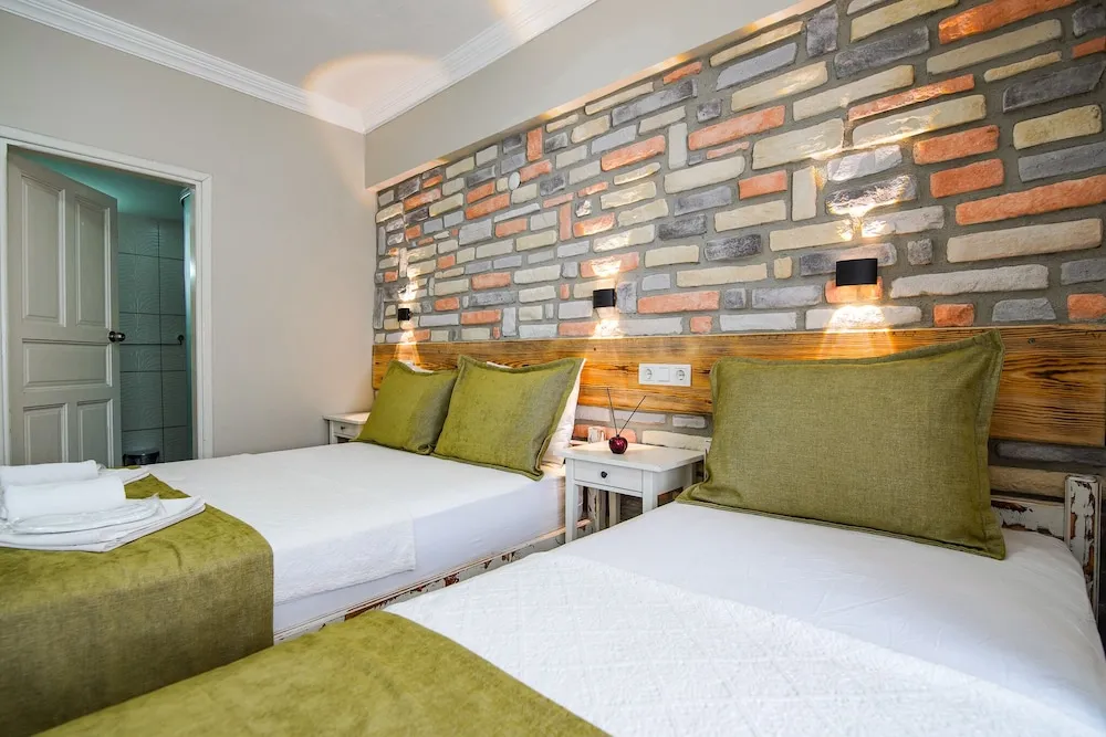 Standard Üç Kişilik Oda, Tepe Manzaralı