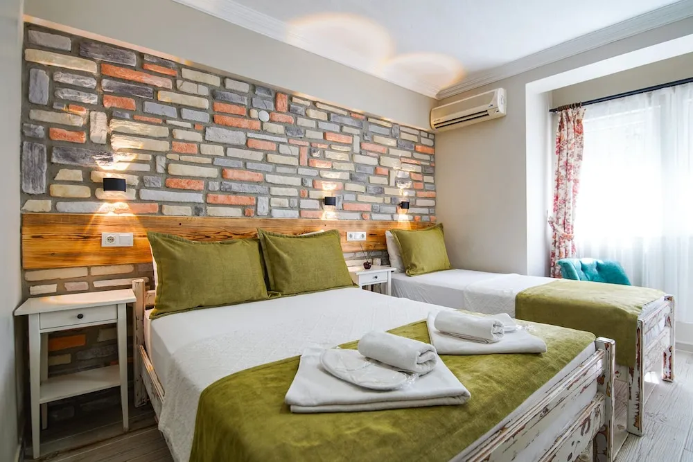 Standard Üç Kişilik Oda, Tepe Manzaralı