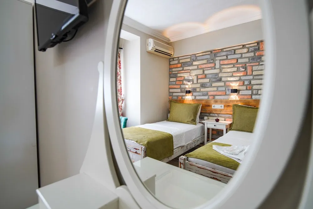 Standard Üç Kişilik Oda, Tepe Manzaralı
