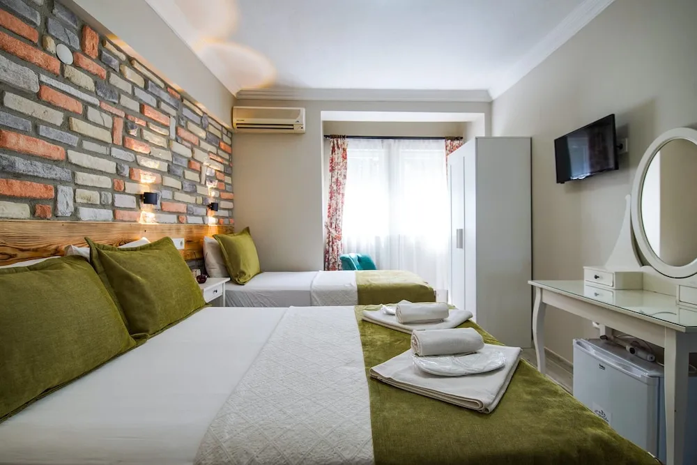 Standard Üç Kişilik Oda, Tepe Manzaralı