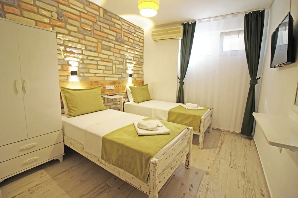 Ekonomi İki Ayrı Yataklı Oda (Bodrum Kat)