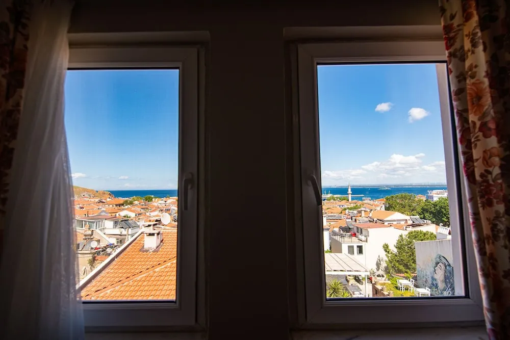 Deluxe Üç Kişilik Oda, Deniz Manzaralı