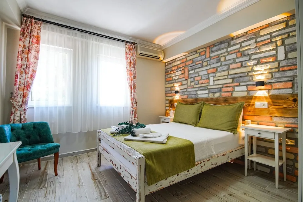 Standard Tek Büyük Yataklı Oda, Tepe Manzaralı