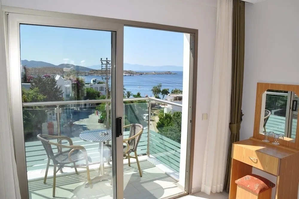 Standard Tek Büyük veya İki Ayrı Yataklı Oda, Balkon, Deniz Manzaralı