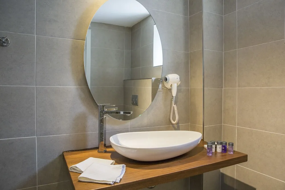 Standard Oda, 1 Yatak Odası, Balkon, Kısmi Deniz Manzaralı