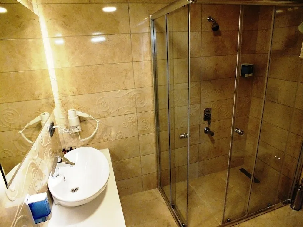 Deluxe Üç Kişilik Oda