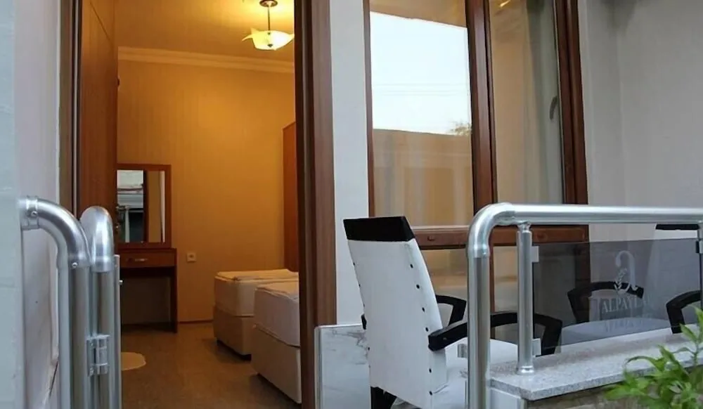 Standard Tek Büyük veya İki Ayrı Yataklı Oda