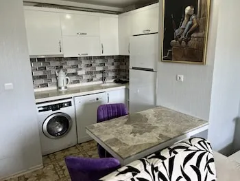 Gardenya Lara Suit Hotel