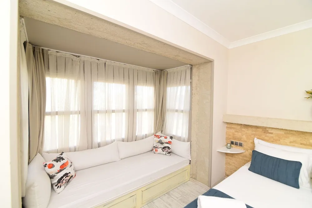 Deluxe Oda (Bay Window)