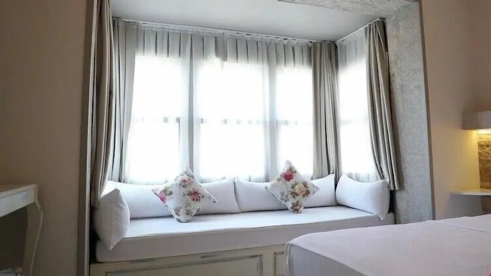 Deluxe Oda (Bay Window)