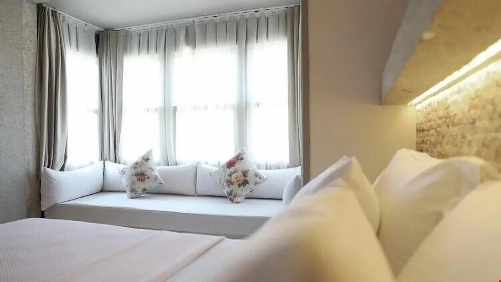Deluxe Oda (Bay Window)