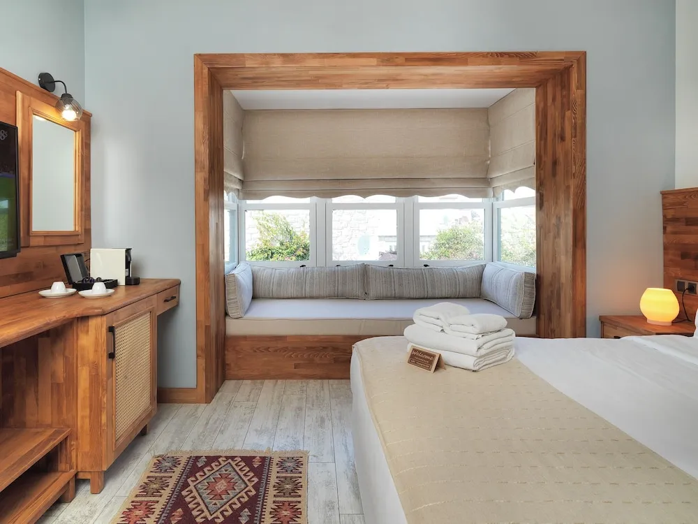 Deluxe Oda (Bay Window)