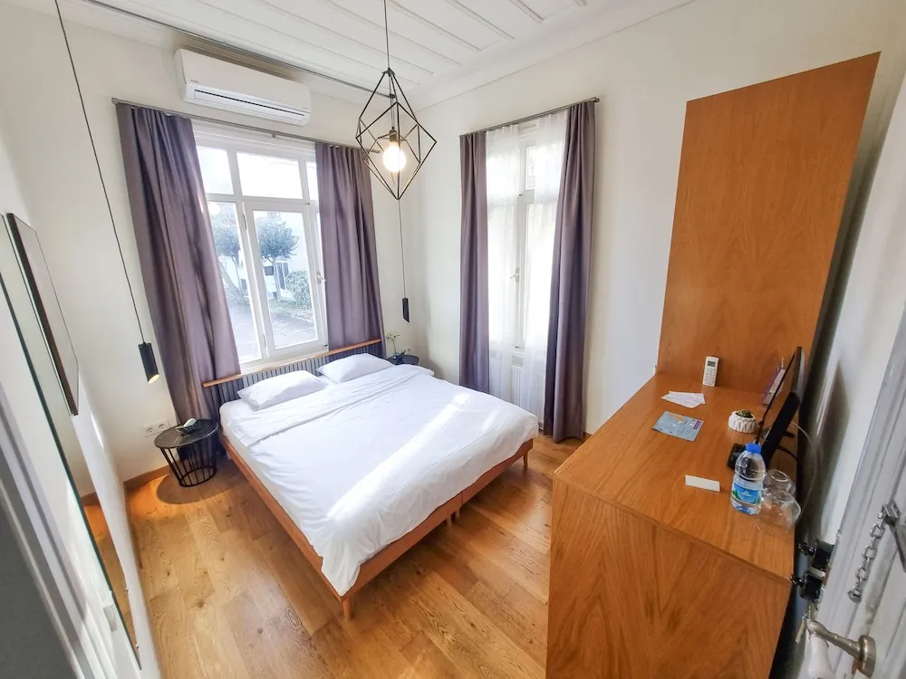 Deluxe Tek Büyük Yataklı Oda