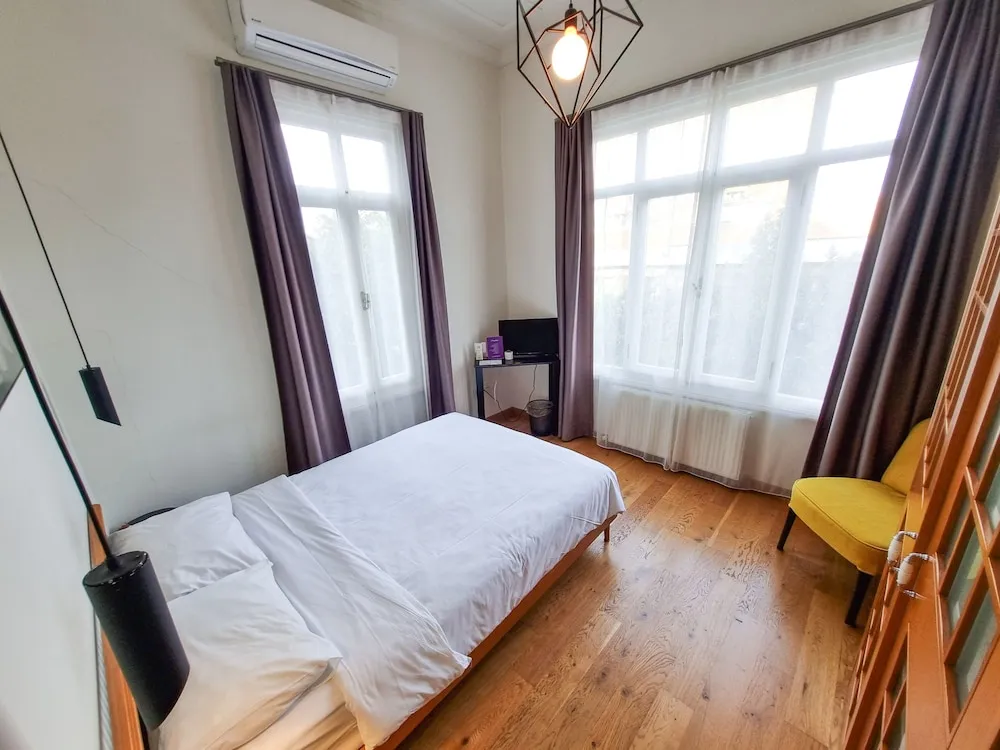 Deluxe Tek Büyük Yataklı Oda