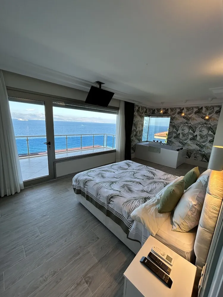 Deluxe Tek Büyük Yataklı Oda