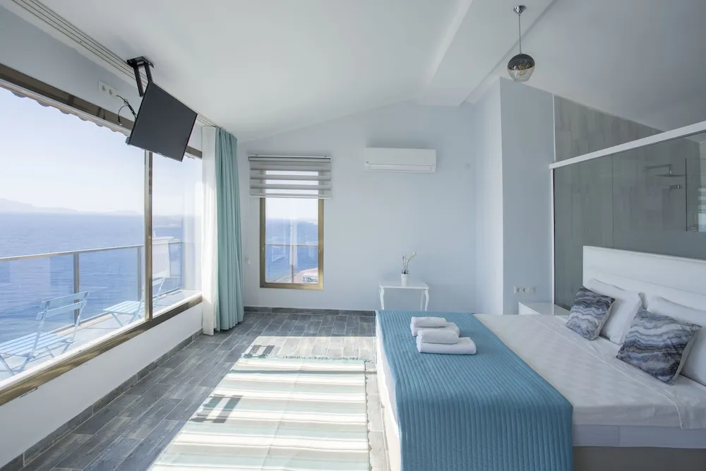Luxury Tek Büyük Yataklı Oda, 1 Büyük (Queen) Boy Yatak, Sıcak Su Küveti, Deniz Manzaralı