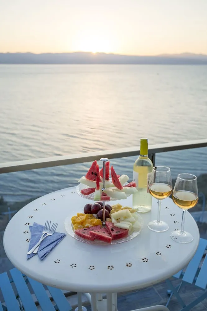 Luxury Tek Büyük Yataklı Oda, 1 Büyük (Queen) Boy Yatak, Sıcak Su Küveti, Deniz Manzaralı