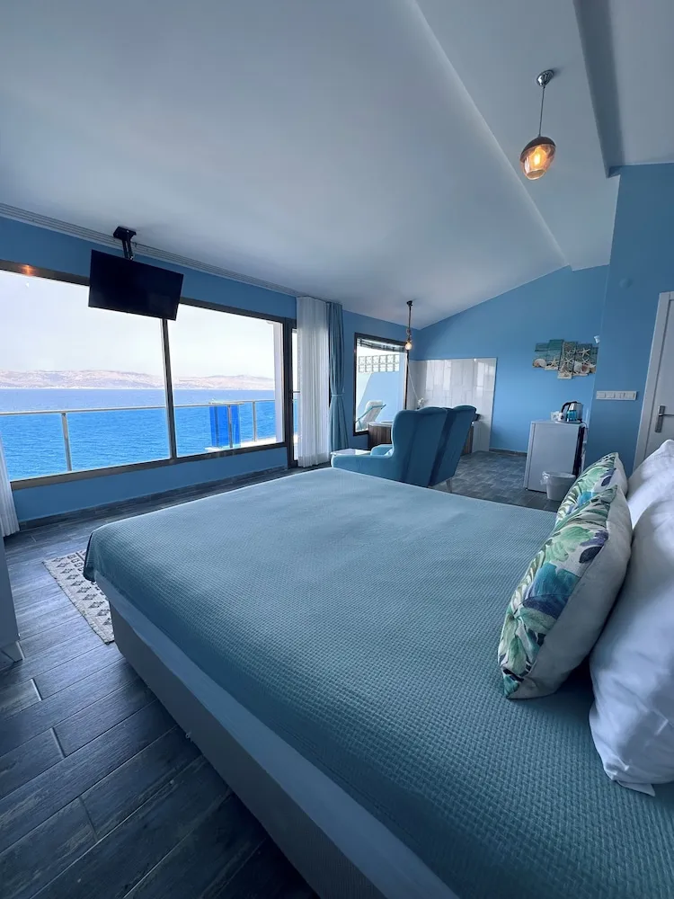Luxury Tek Büyük Yataklı Oda, 1 Büyük (Queen) Boy Yatak, Sıcak Su Küveti, Deniz Manzaralı