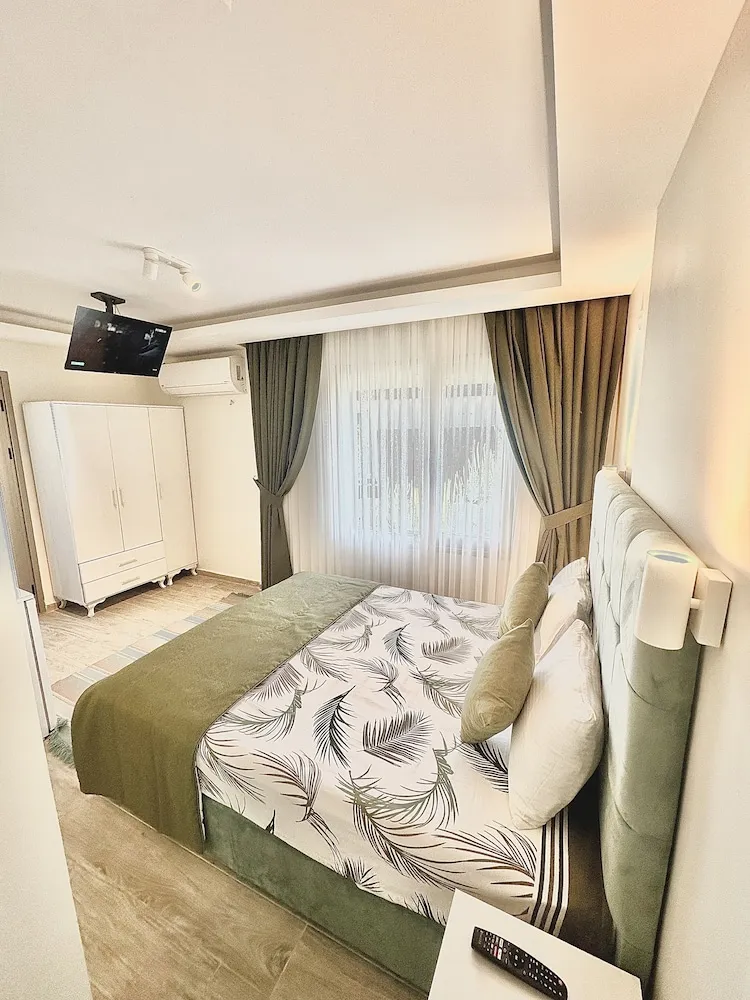 Basic Tek Büyük Yataklı Oda