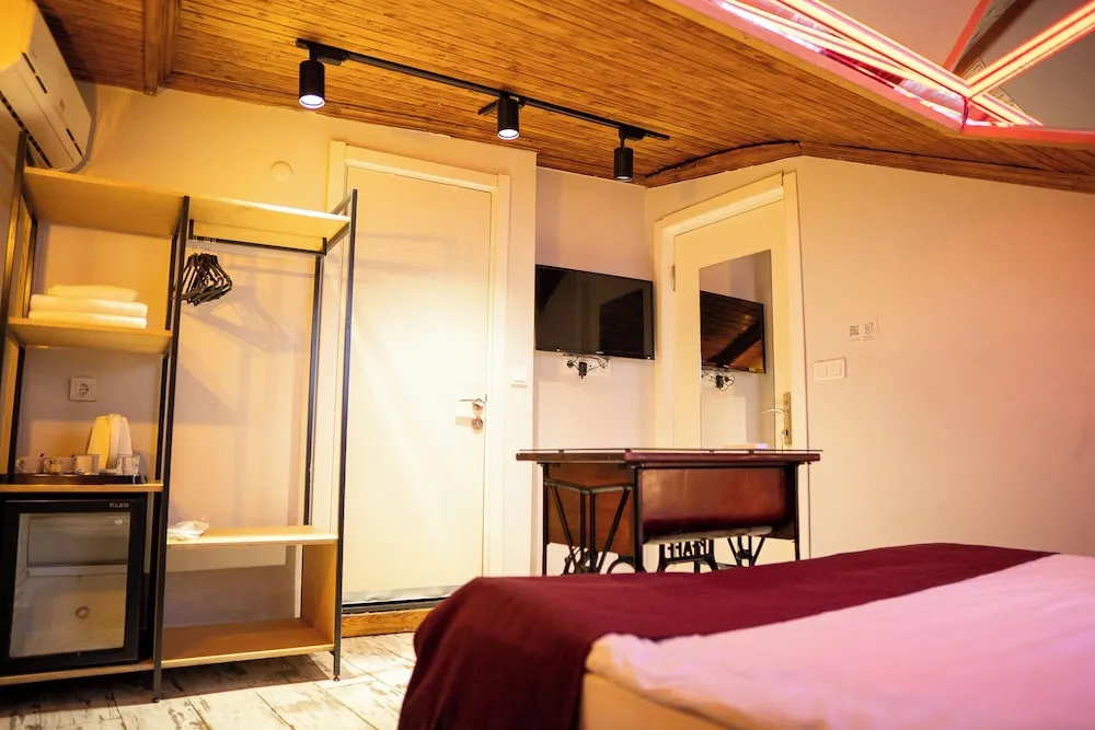 Economy Tek Büyük Yataklı Oda (Attic)