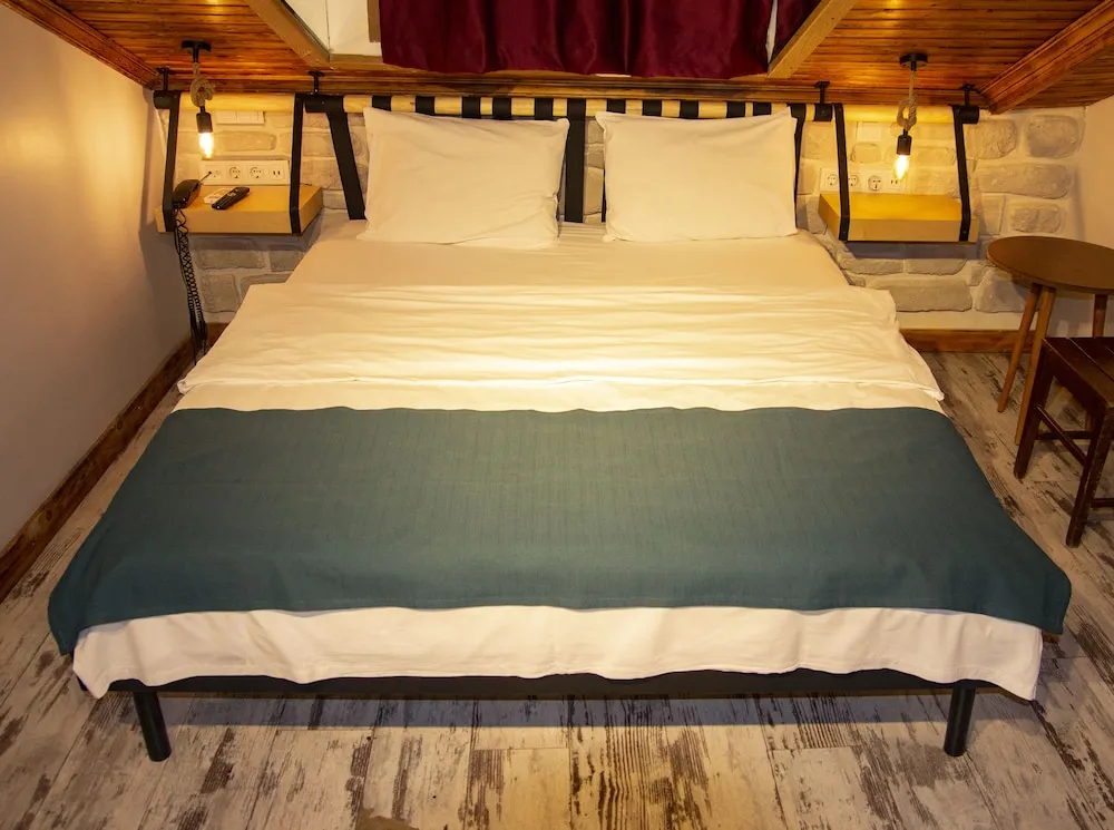Economy Tek Büyük Yataklı Oda (Attic)