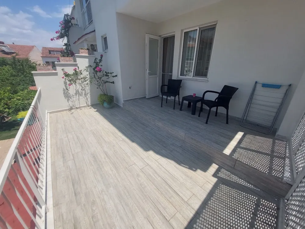 Oda, Havuz Manzaralı
