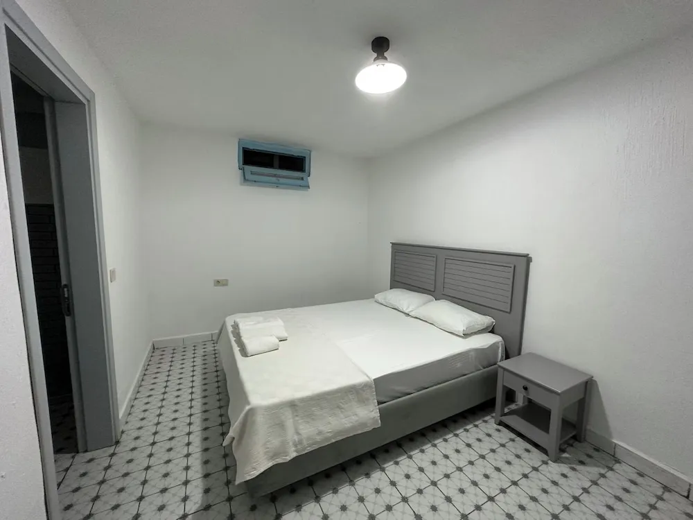 Economy Room (Basement Floor)