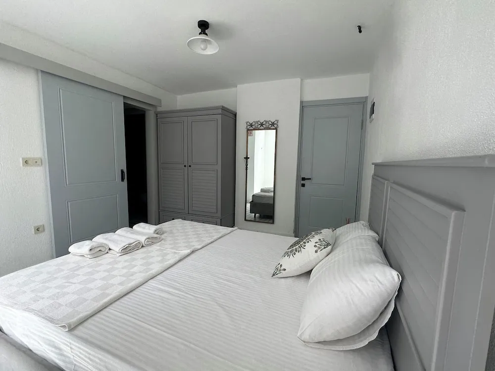 Economy Room, 2 Queen Beds, Connecting Rooms (Basement Floor)