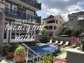 Twenty One Hotel