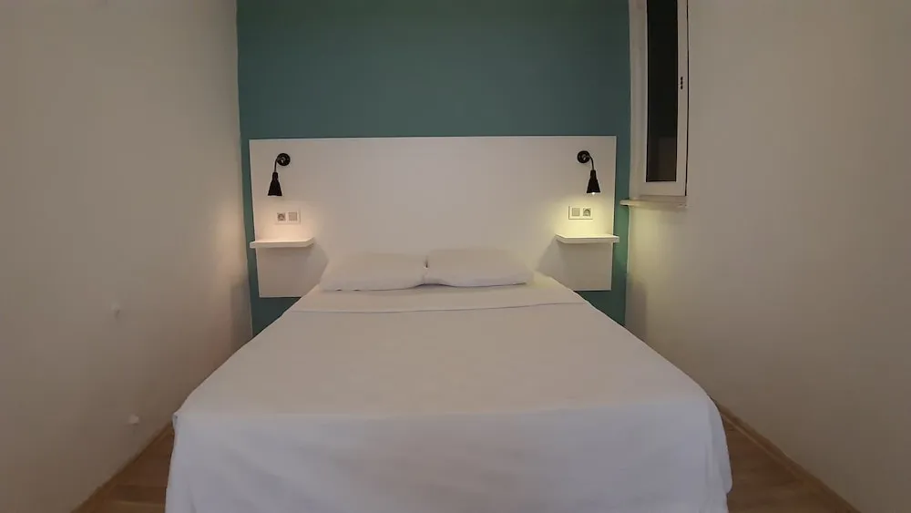 Ekonomik Tek Büyük veya İki Yataklı Oda (Bodrum Kat)
