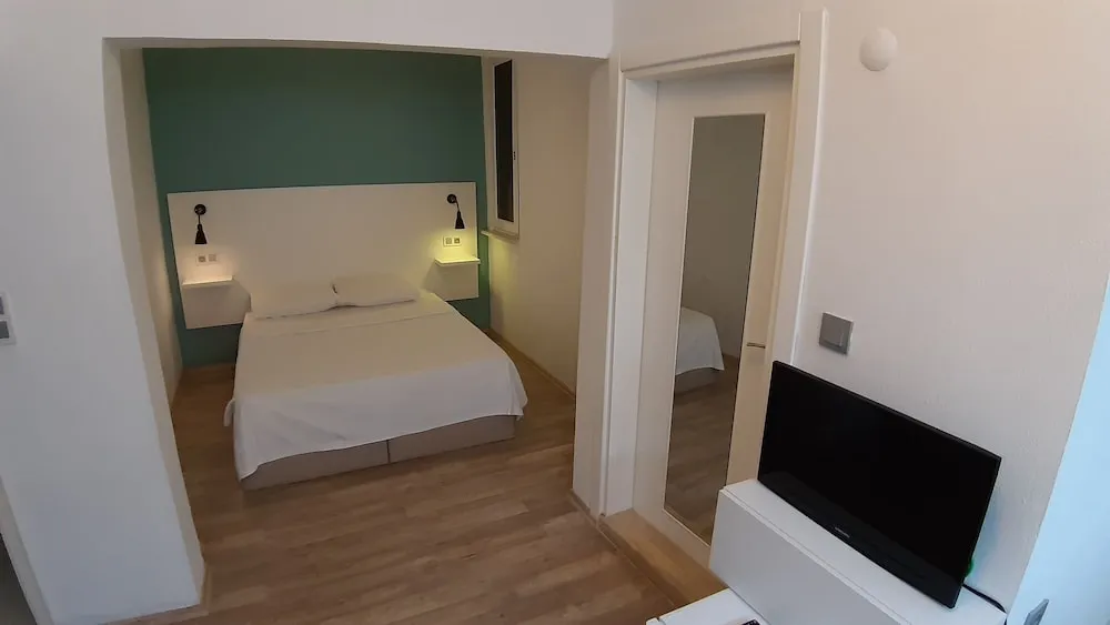 Ekonomik Tek Büyük veya İki Yataklı Oda (Bodrum Kat)